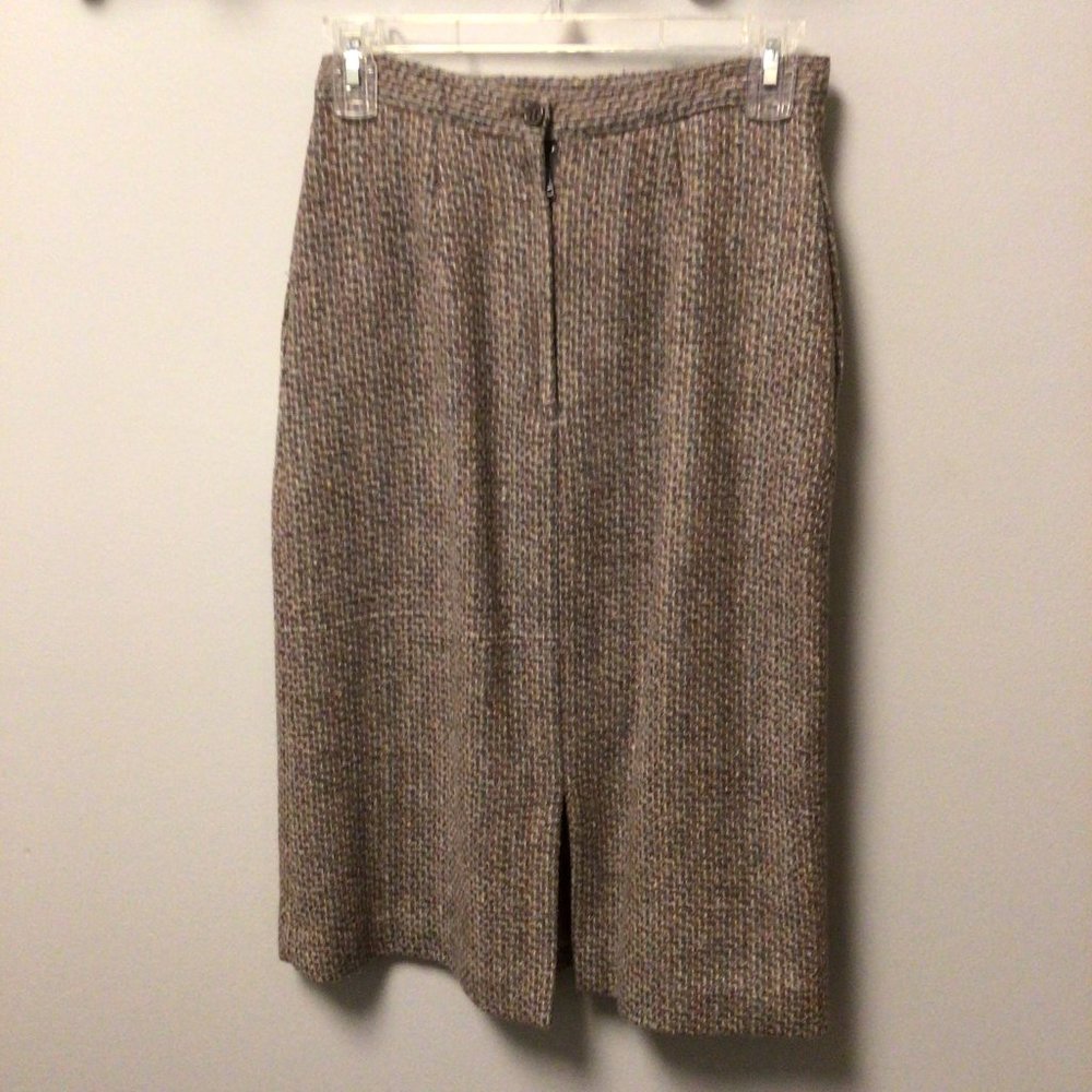 Larry Levine Petites - Tweed Fully Lined Two Piece Suit, Jacket & Skirt - Picture 6 of 10